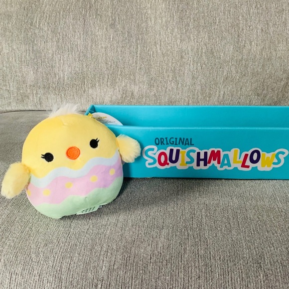 NWT 4.5” Aimee Chick In Egg Squishmallow - Picture 3 of 3